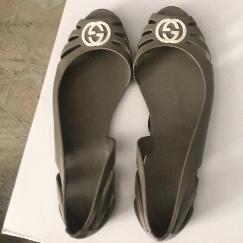 Gucci jelly flats. Worn. Comes w original box